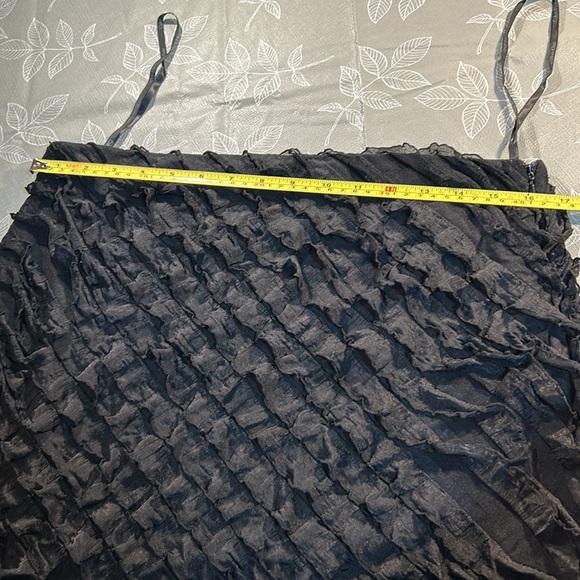 Ladies Calvin Klein Ruffled Skirt. - Picture 8 of 8